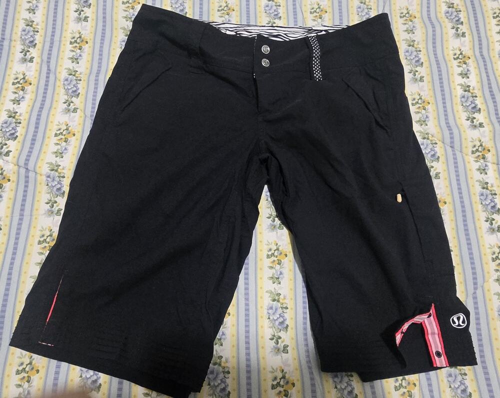 Lululemon Women’s Wet Dry Warm Black Board Shorts 33x12 Pink Trim Vintage